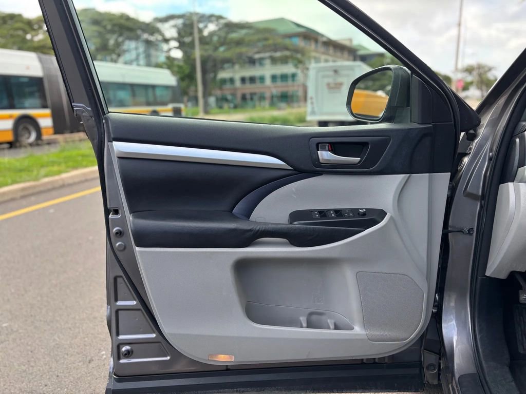 Used 2017 Toyota Highlander XLE image 15