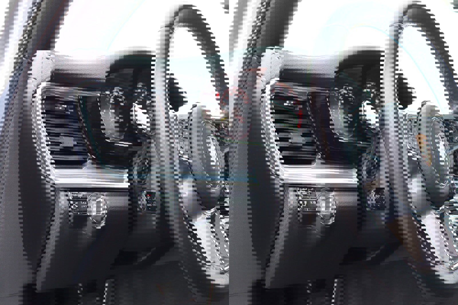 Used 2018 Porsche Panamera 4 w/ Premium Package Plus image 28