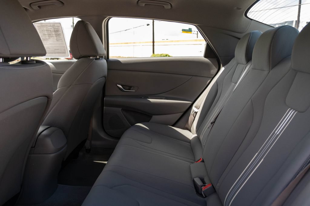 Used 2023 Hyundai Elantra SEL w/ Cargo Package FWD image 15