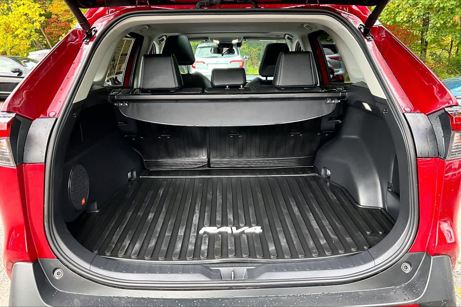 Used 2025 Toyota RAV4 XLE Premium AWD/4WD image 31