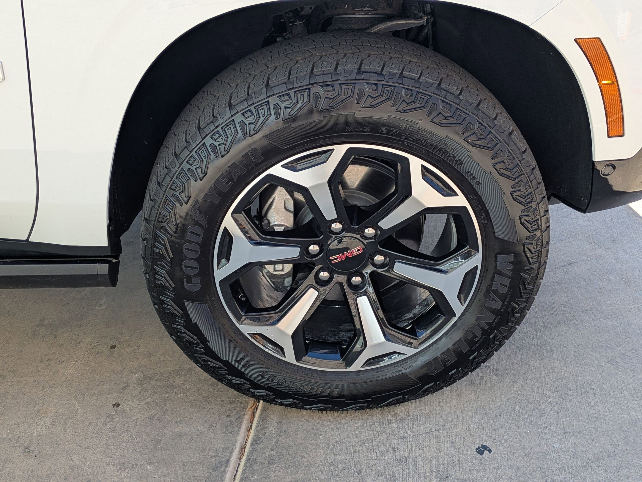 Certified 2025 GMC Yukon XL AT4 w/ AT4 Premium Plus Package AWD/4WD image 13