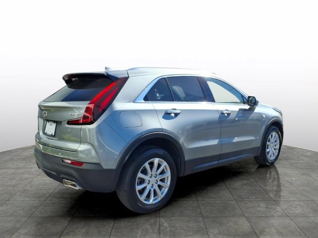 Used 2023 Cadillac XT4 Luxury w/ Cold Weather Package AWD/4WD image 5