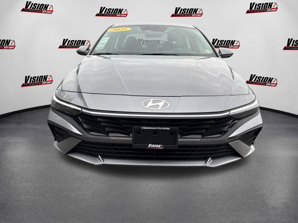 Used 2025 Hyundai Elantra SE FWD image 8