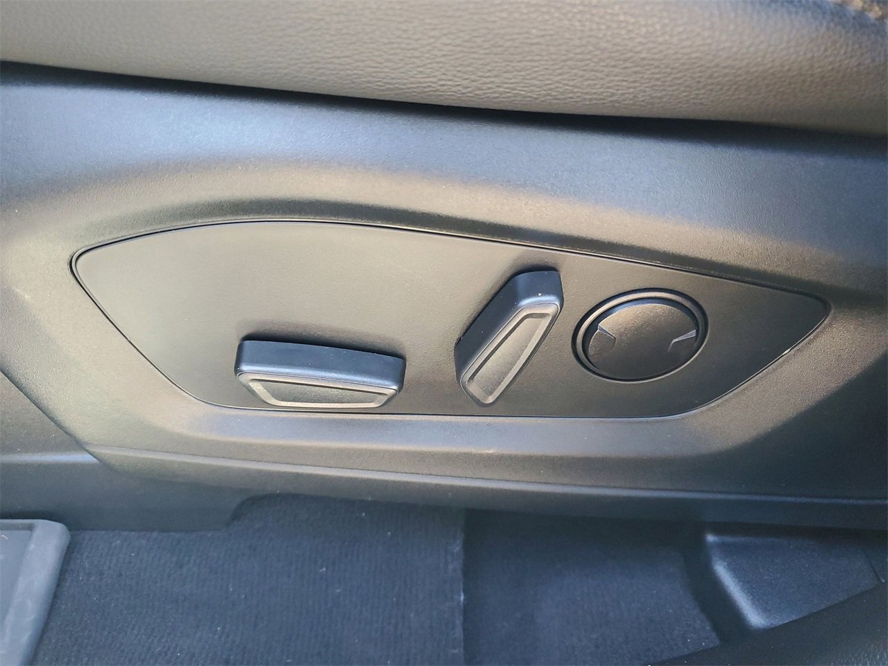 Used 2023 Ford Explorer ST-Line w/ Class IV Trailer Tow Package image 18