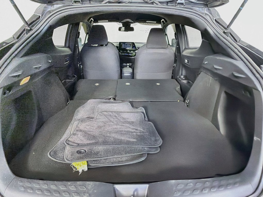 Used 2018 Toyota C-HR XLE FWD image 25