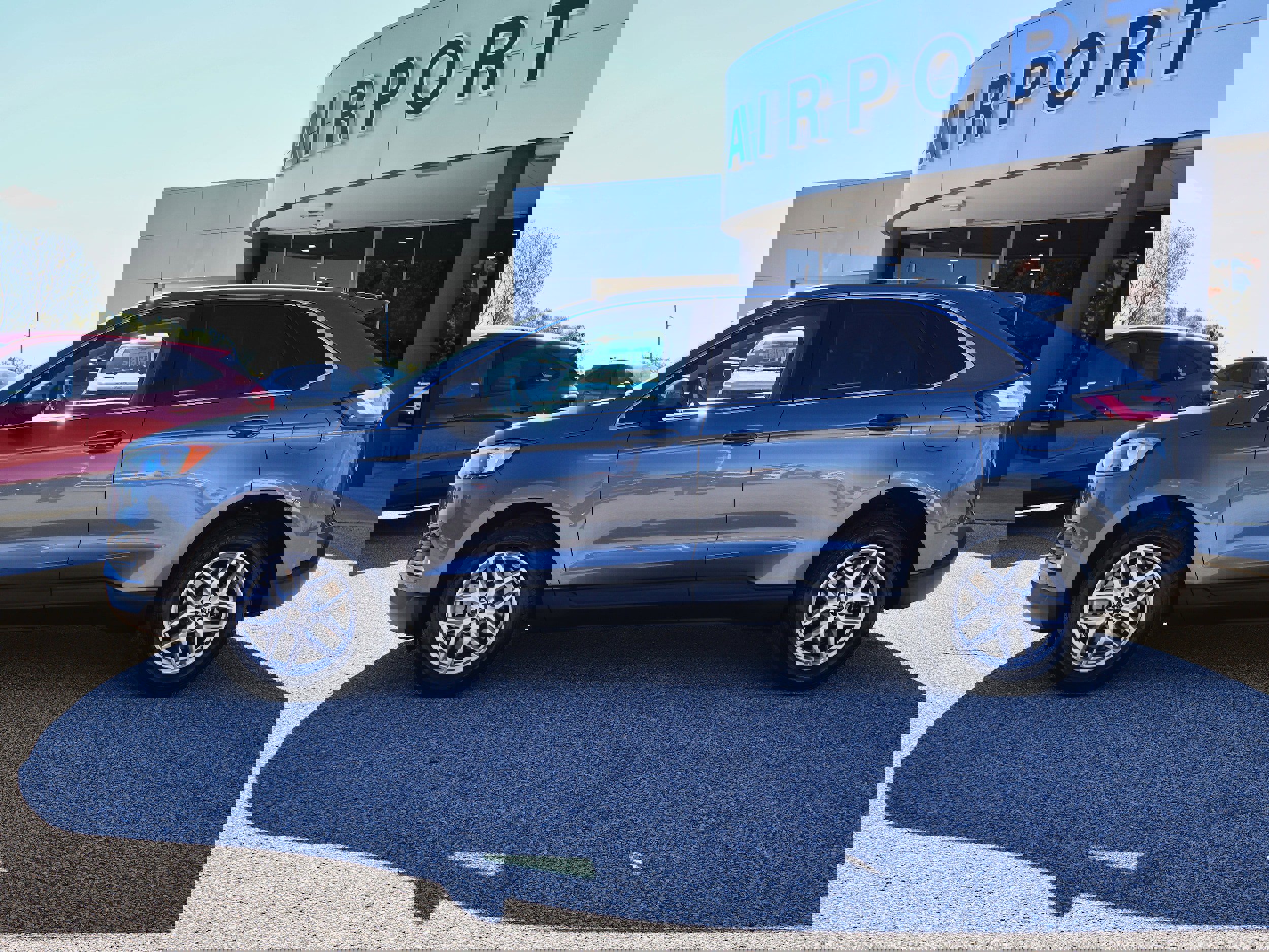 Used 2023 Ford Edge SEL w/ Convenience Package image 2