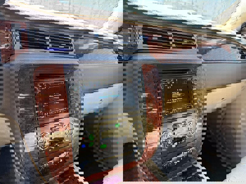 Used 2011 Chevrolet Avalanche LTZ image 33