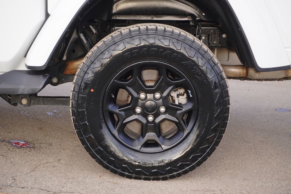 Used 2023 Jeep Gladiator Overland image 11