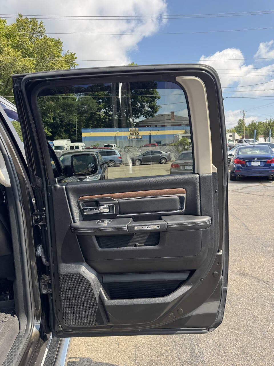 Used 2014 RAM 1500 Laramie w/ Convenience Group image 18