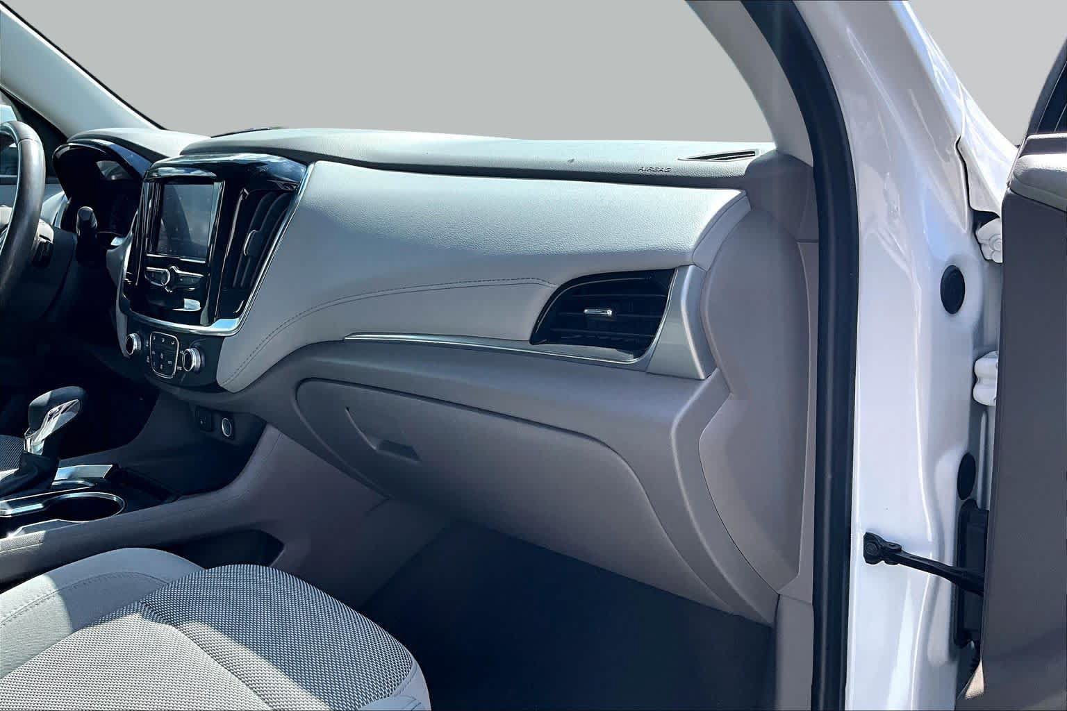 Used 2021 Chevrolet Traverse LT FWD image 17