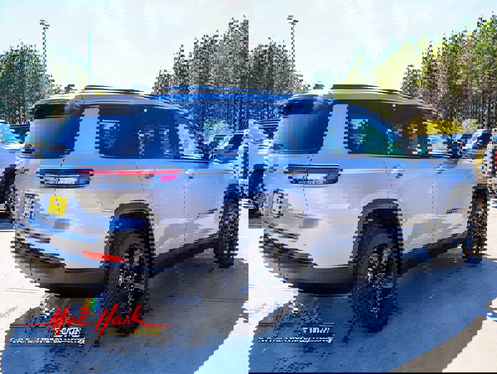 Used 2025 Jeep Grand Cherokee L Altitude image 10