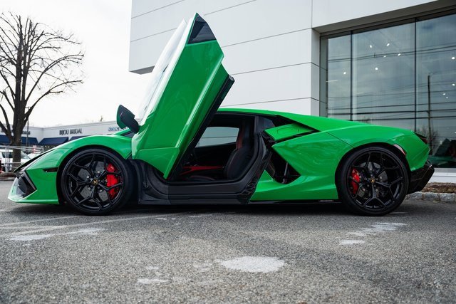 Used 2024 Lamborghini Revuelto image 22