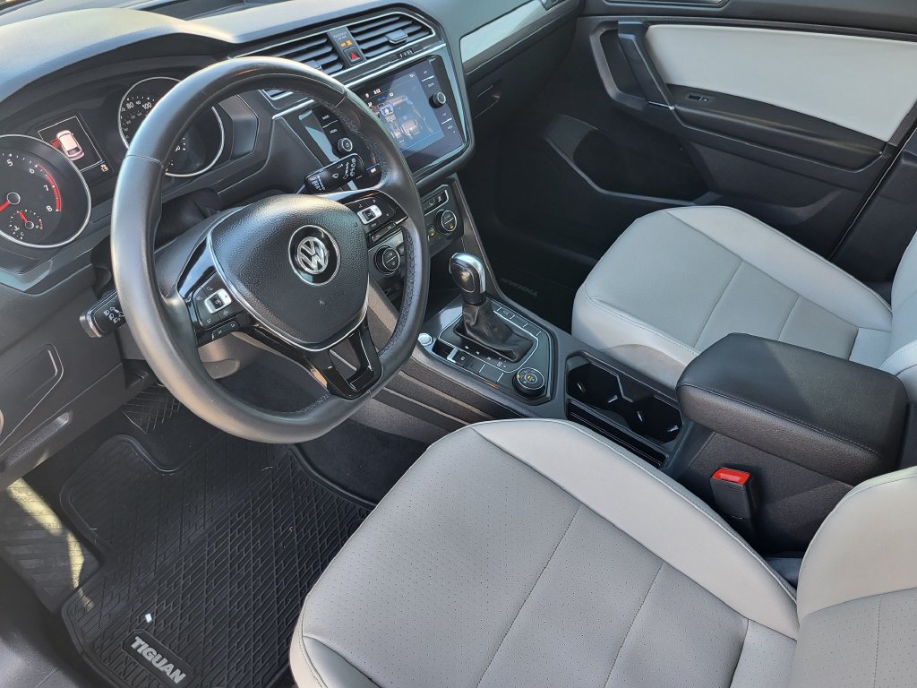 Used 2020 Volkswagen Tiguan SE w/ 3rd Row Seat Package AWD/4WD image 14