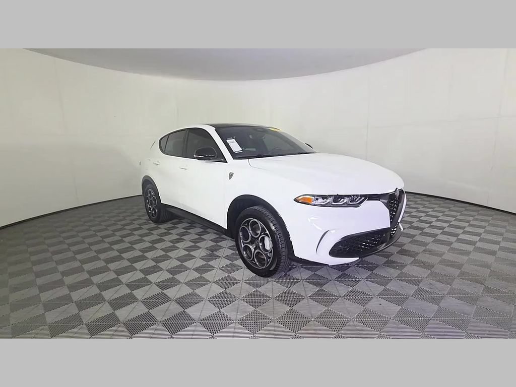 Used 2025 Alfa Romeo Tonale w/ Premium Package AWD/4WD image 34