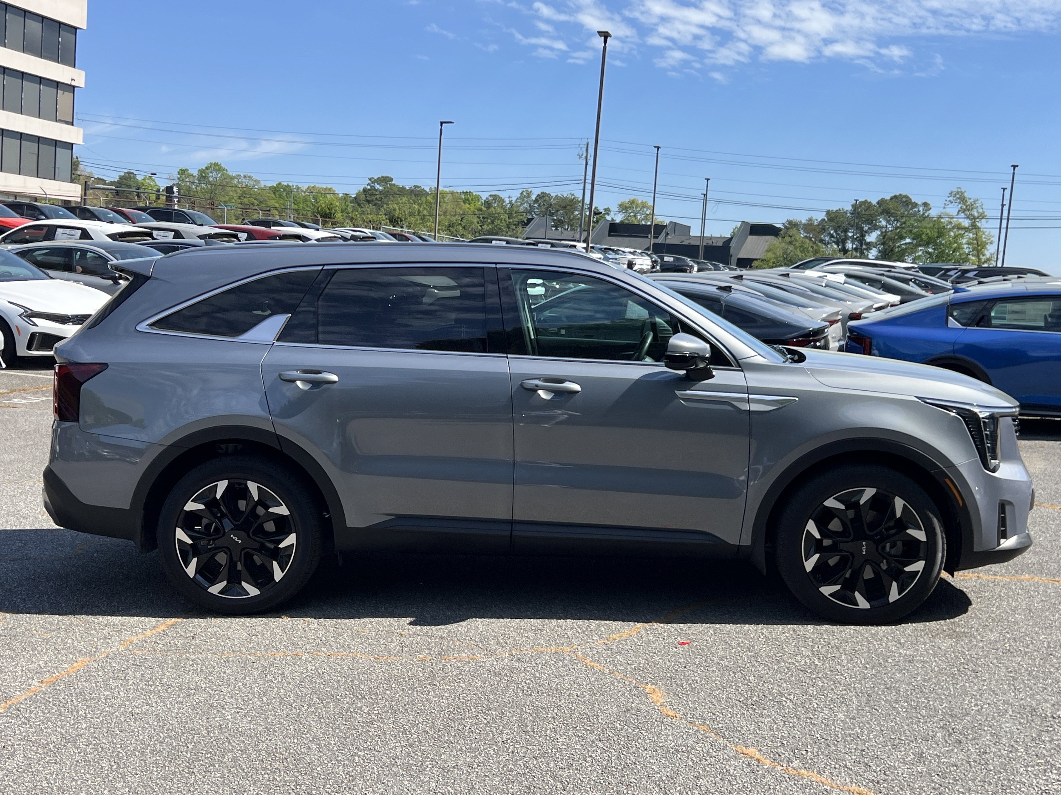Certified 2025 Kia Sorento EX w/ Panoramic Sunroof Package image 8