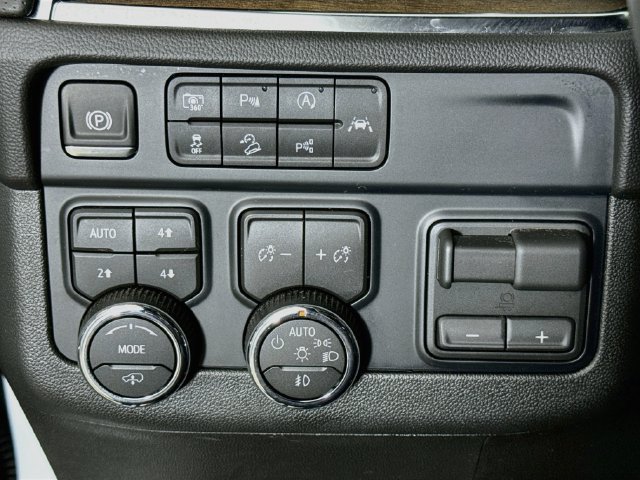 Used 2026 Chevrolet Tahoe High Country AWD/4WD image 11