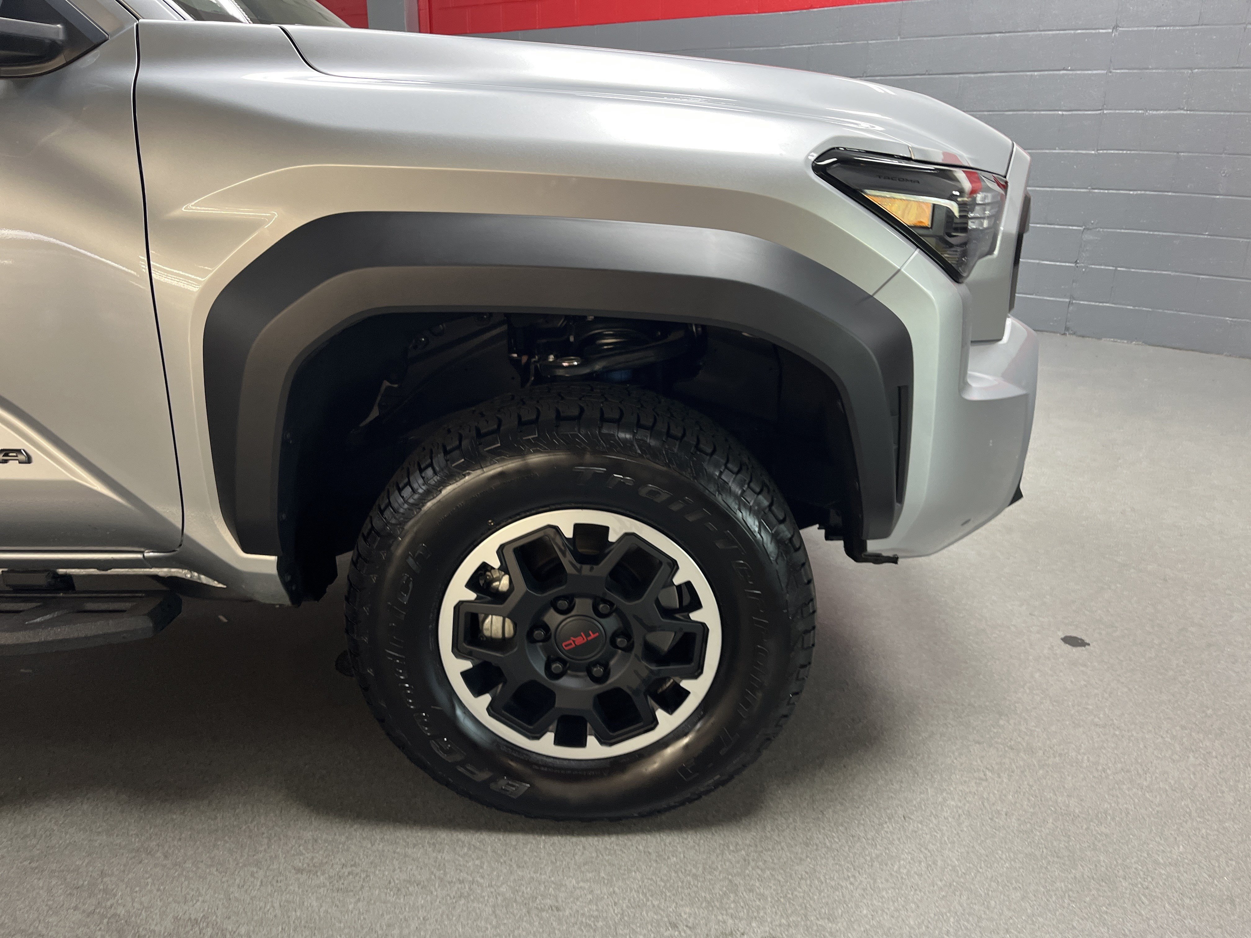 Certified 2025 Toyota Tacoma TRD Off-Road AWD/4WD image 13