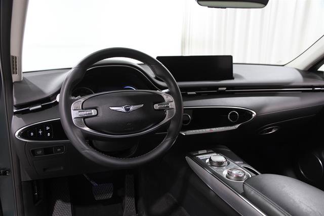 Certified 2024 Genesis GV70 2.5T w/ Select Package image 6