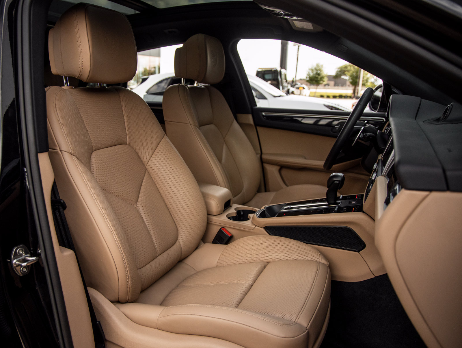 Used 2024 Porsche Macan AWD/4WD image 45