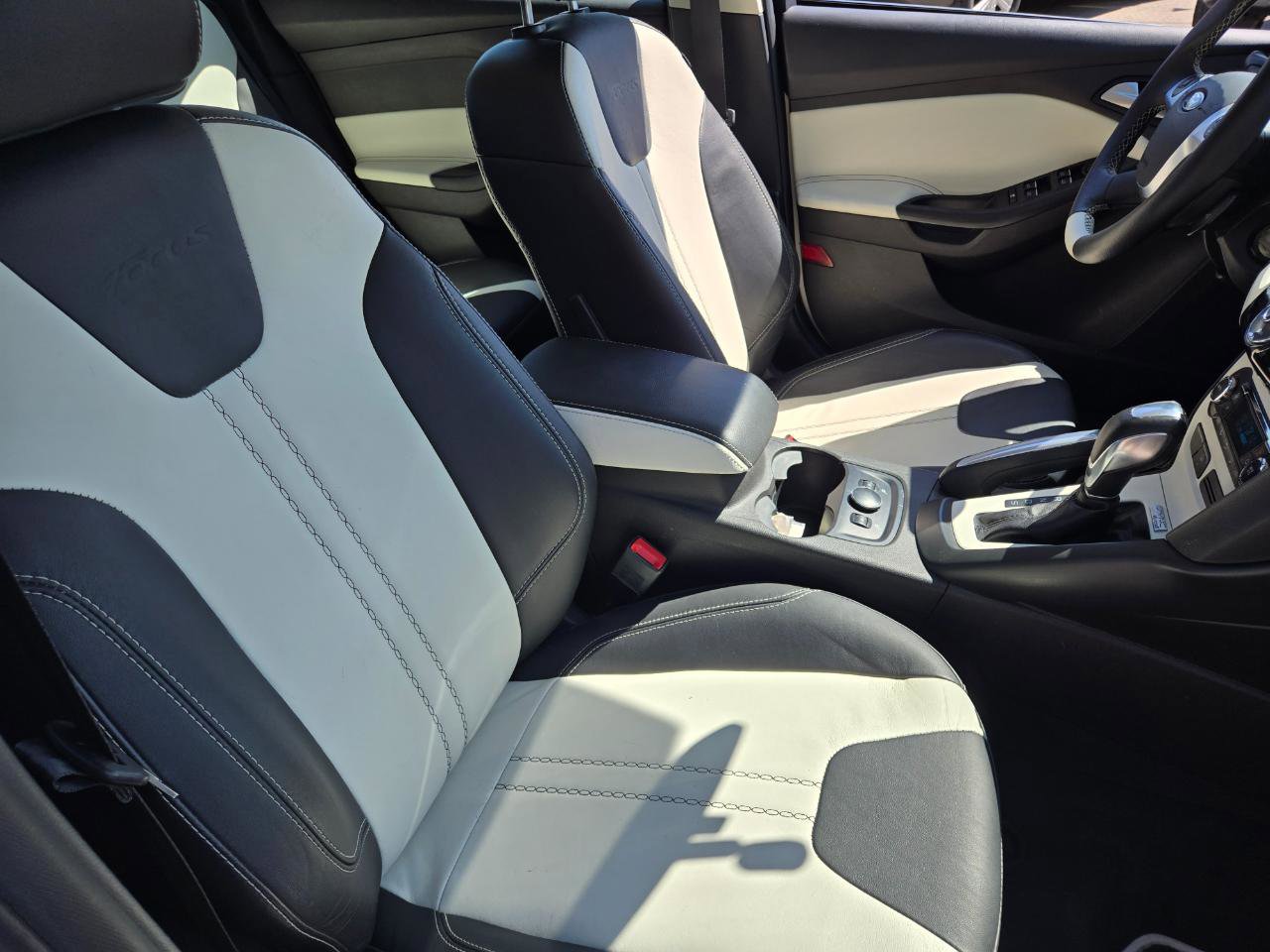 Used 2013 Ford Focus Titanium FWD image 23