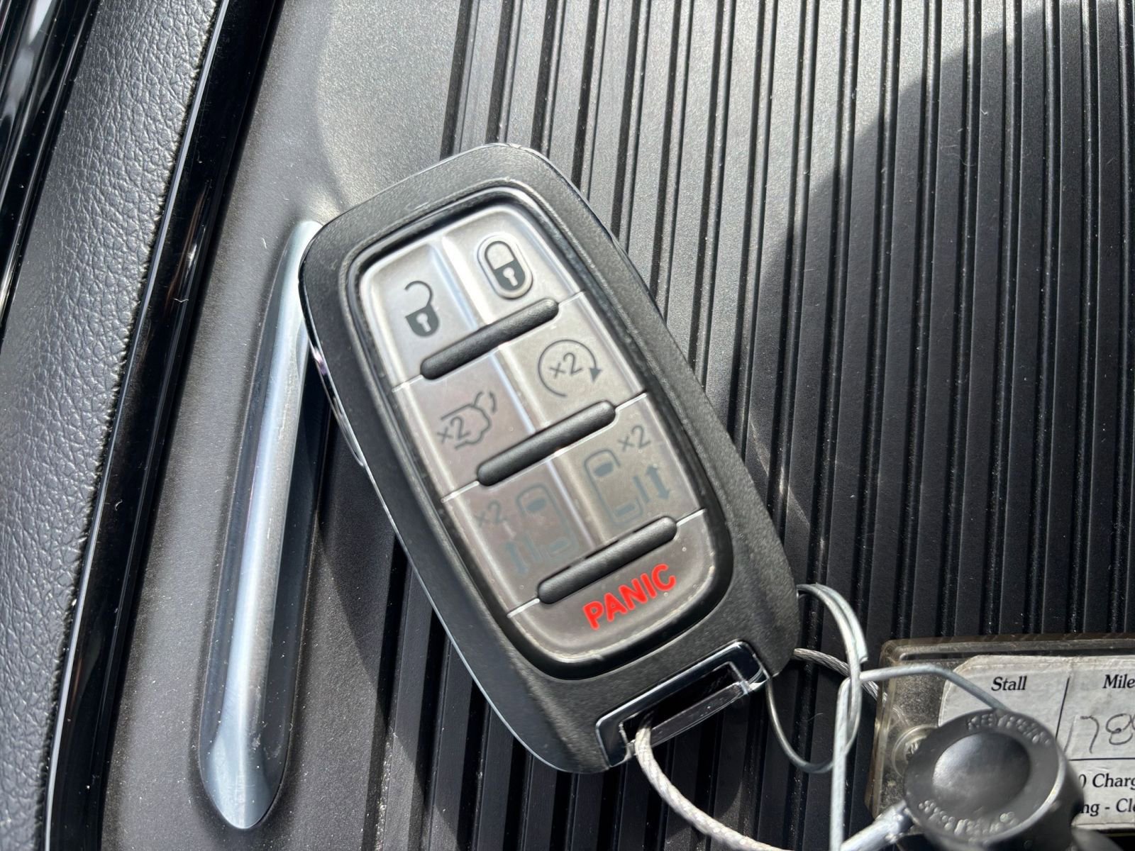 Used 2025 Chrysler Pacifica Limited image 22