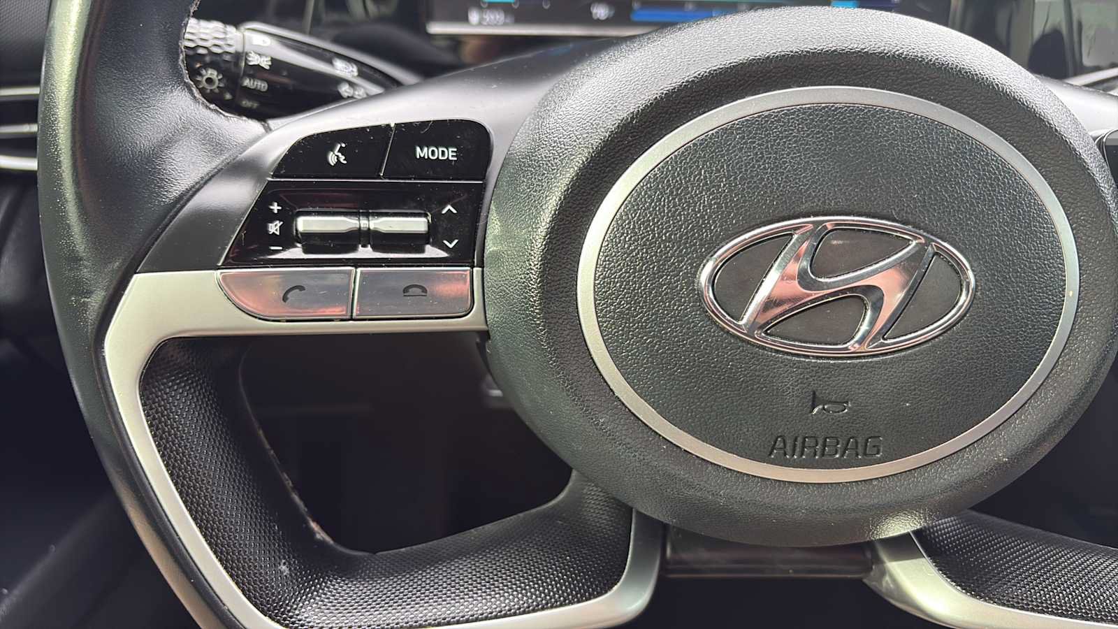 Used 2022 Hyundai Elantra SEL w/ Convenience Package FWD image 9