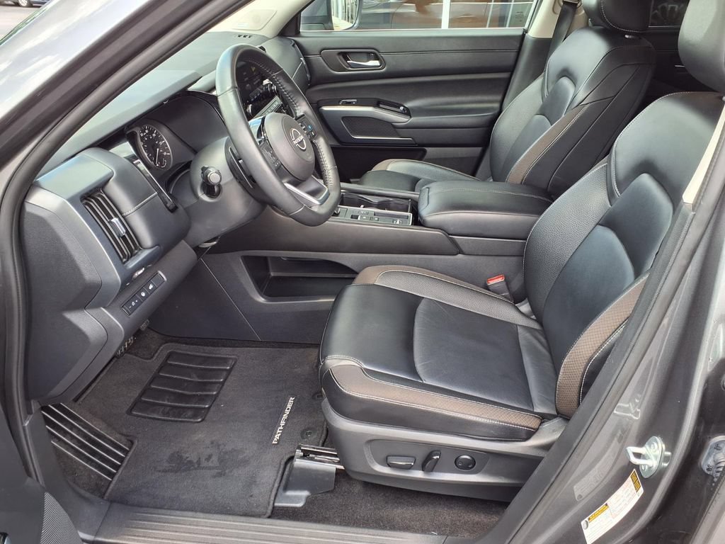 Used 2024 Nissan Pathfinder SL w/ SL Premium Package FWD image 19