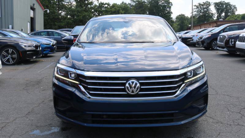 Used 2022 Volkswagen Passat 2.0T SE FWD image 2