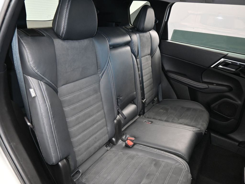 Used 2022 Mitsubishi Outlander SE image 46