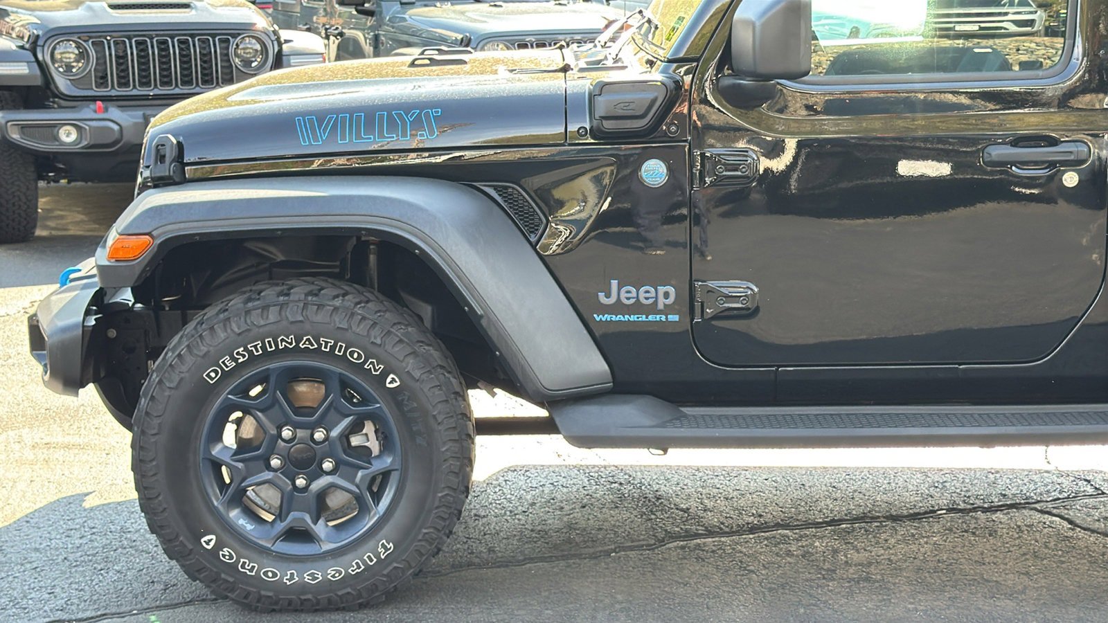 Certified 2023 Jeep Wrangler Unlimited w/ Sun & Screen Package AWD/4WD image 3
