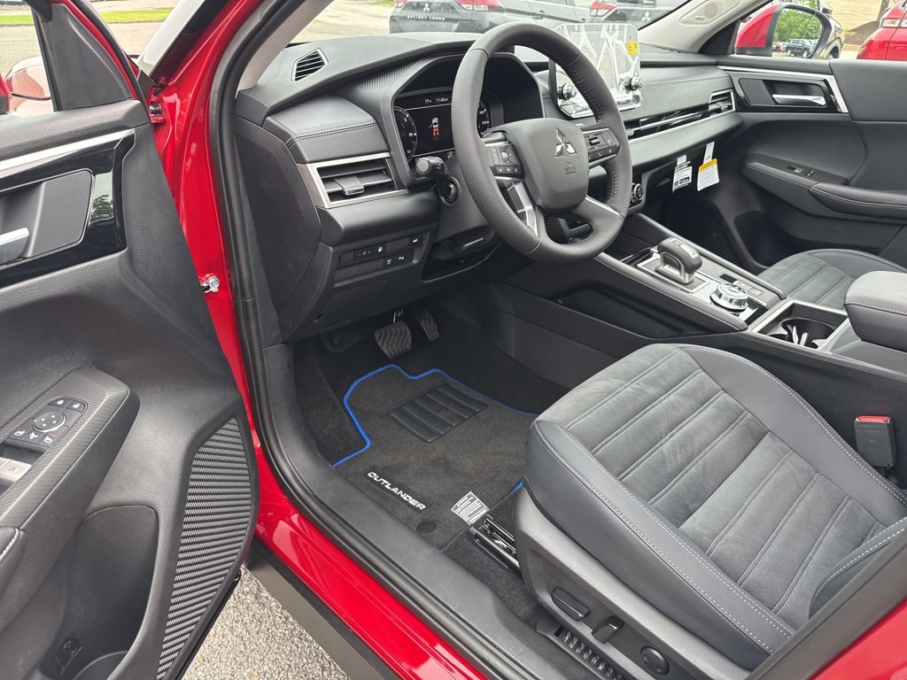 New 2025 Mitsubishi Outlander SE image 34