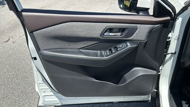 Used 2023 Nissan Rogue SV FWD image 17