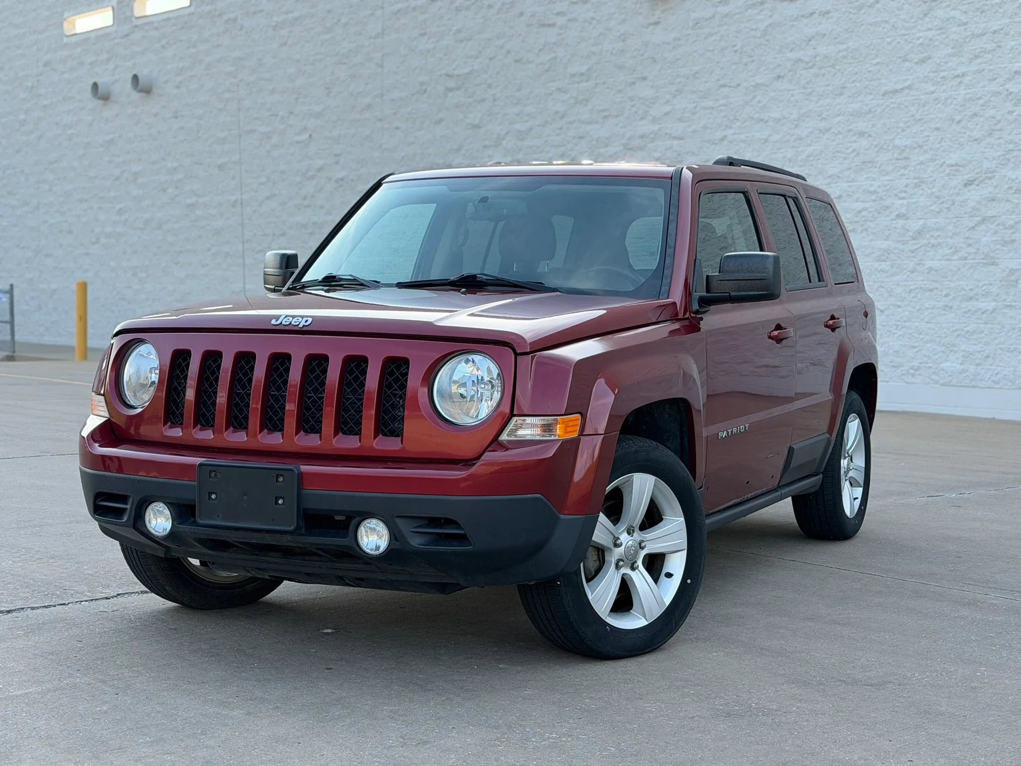 Used 2016 Jeep Patriot Latitude image 1