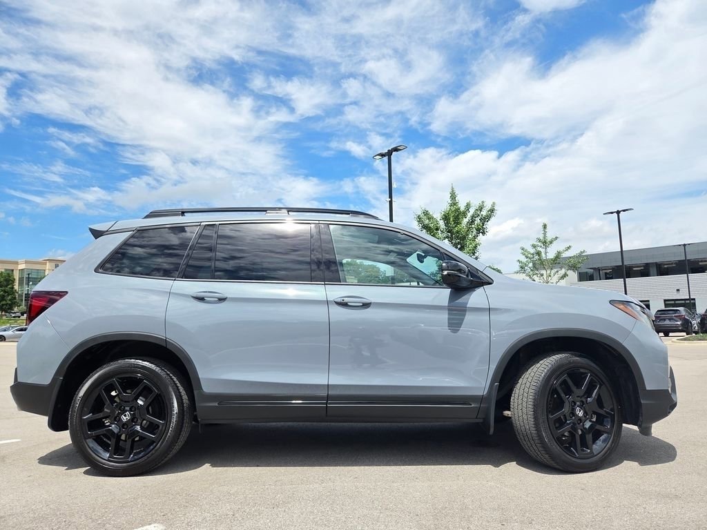 Used 2025 Honda Passport Black Edition image 29