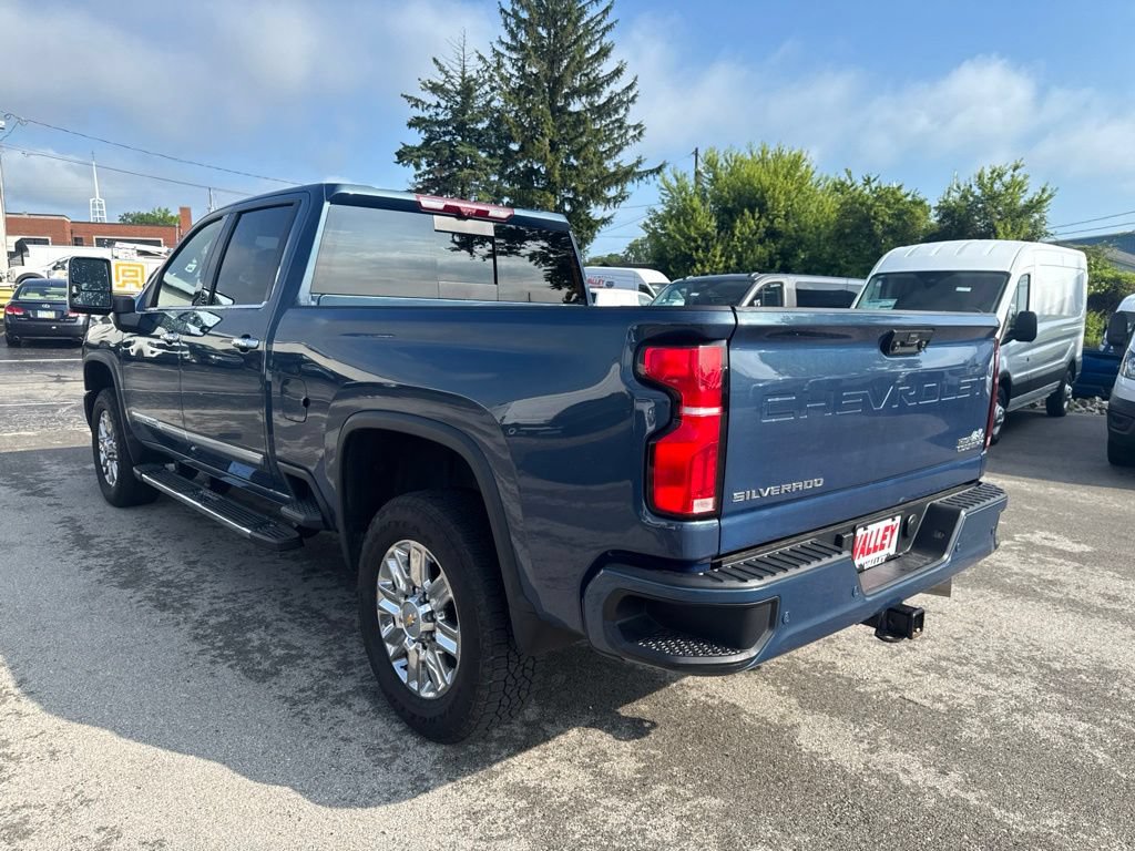 Used 2026 Chevrolet Silverado 2500 High Country w/ Technology Package AWD/4WD image 6