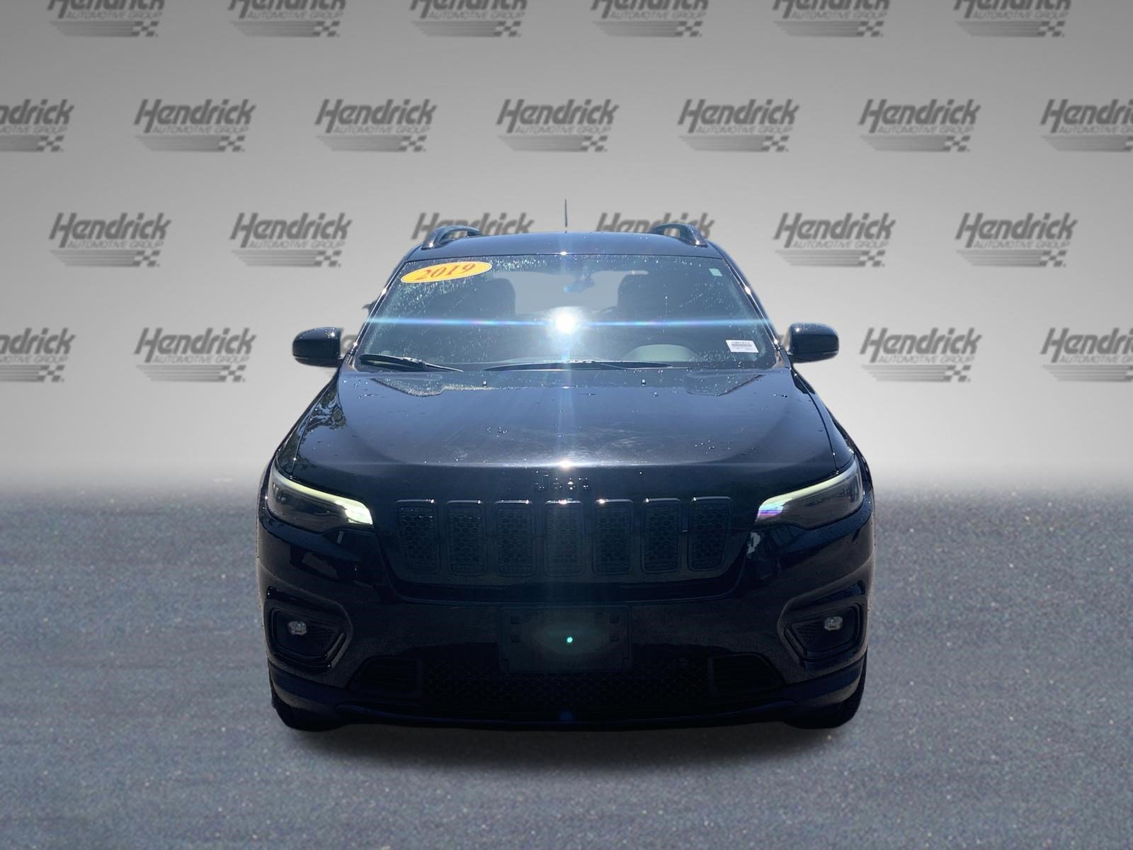 Used 2019 Jeep Cherokee Latitude Plus image 3