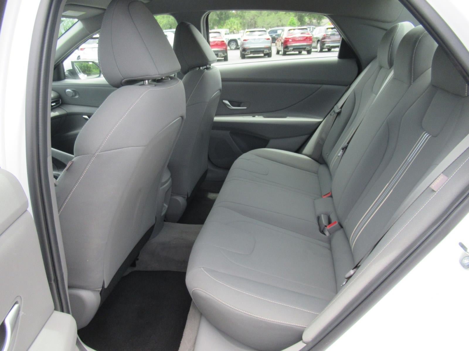 Used 2024 Hyundai Elantra SEL FWD image 31