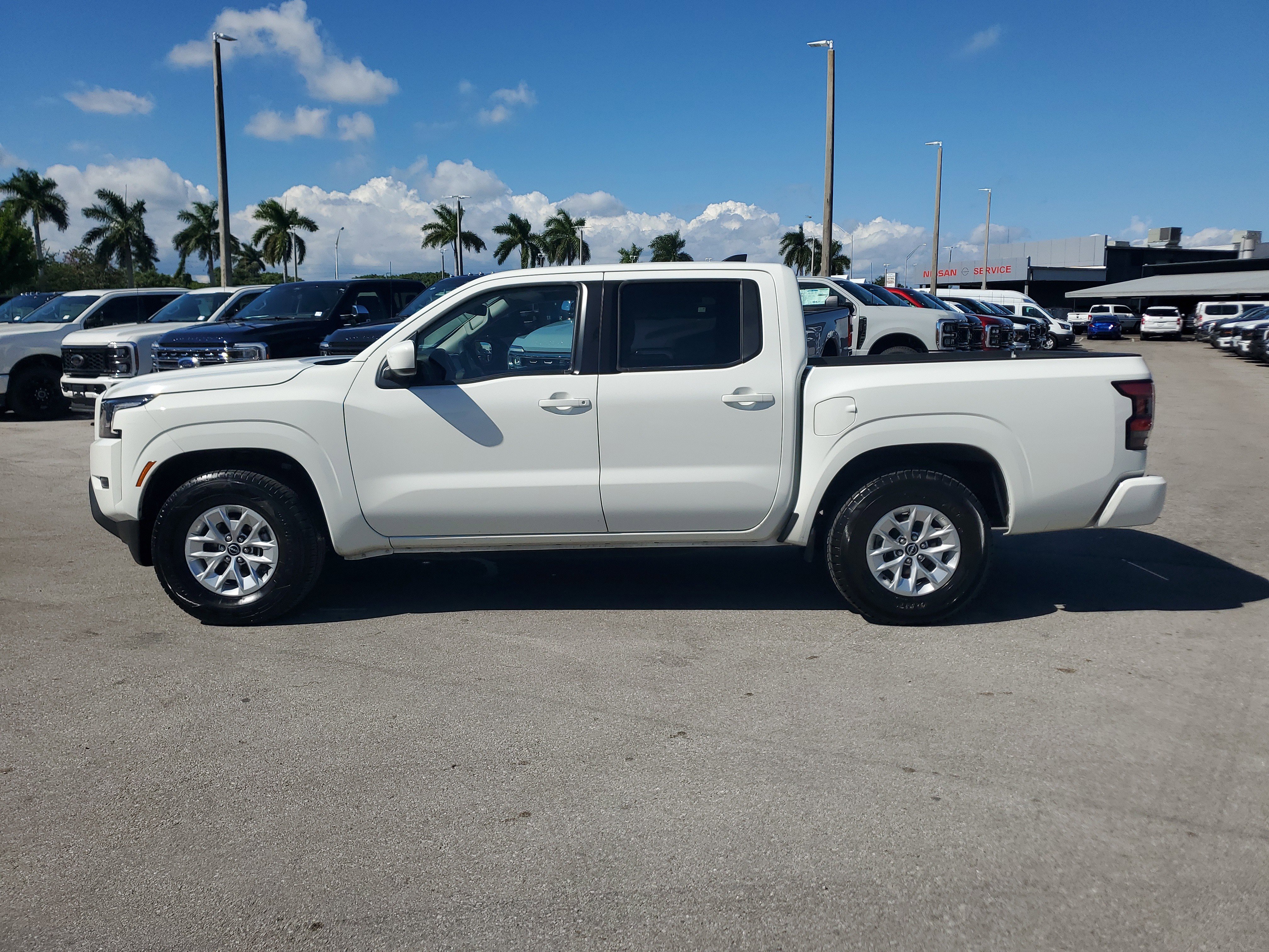 Used 2024 Nissan Frontier SV image 8