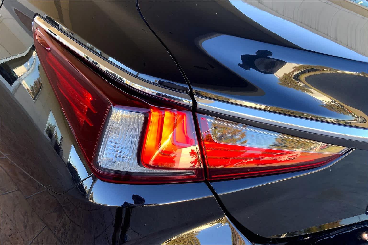 Used 2019 Lexus ES 350 w/ Premium Package FWD image 28