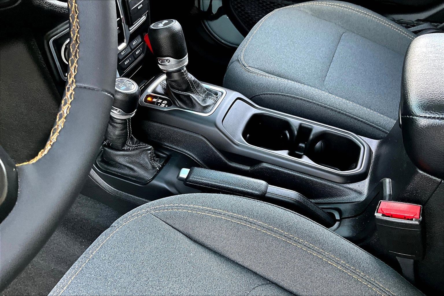 Used 2024 Jeep Wrangler Willys AWD/4WD image 18