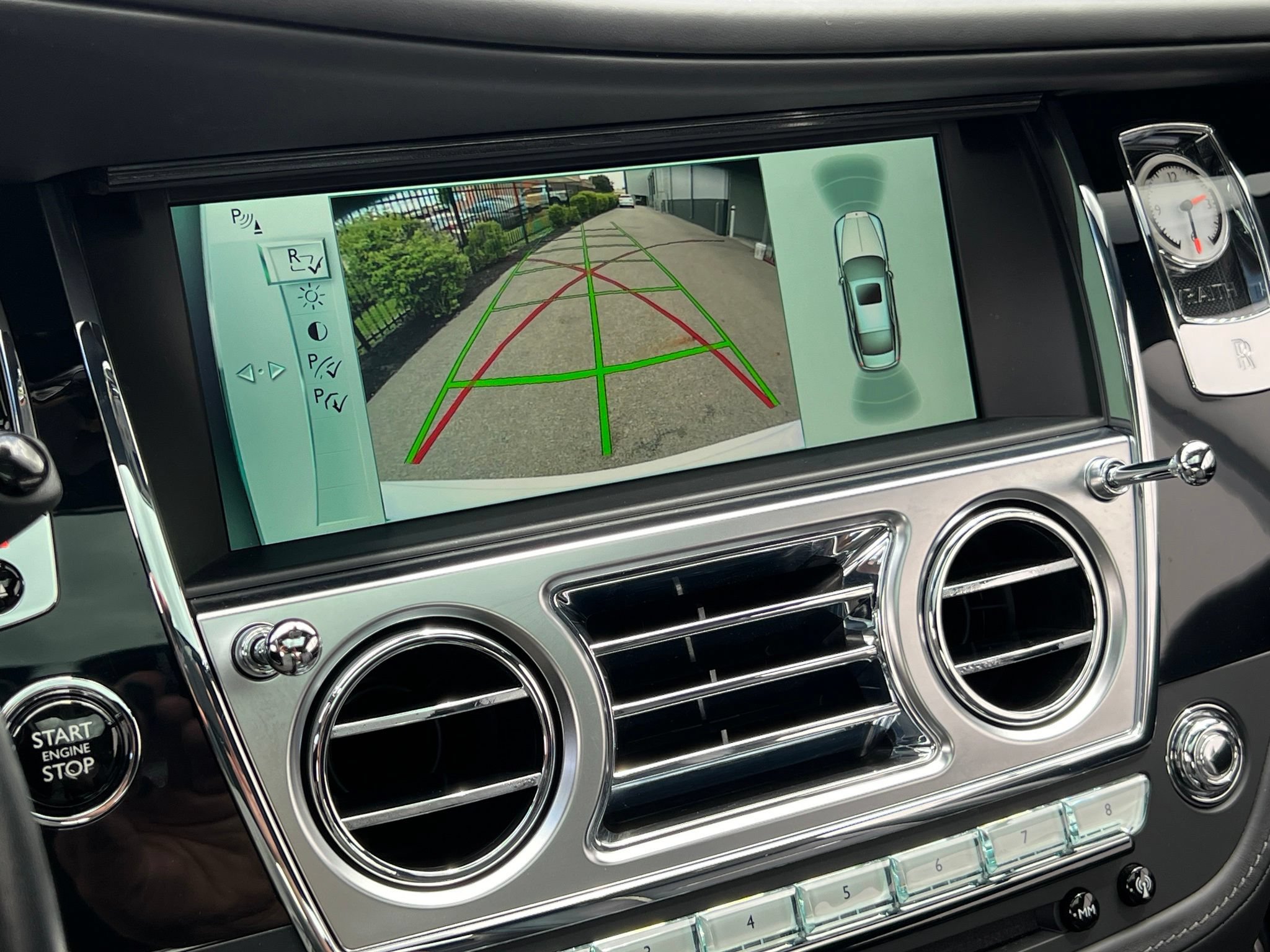 Used 2015 Rolls-Royce Wraith RWD image 24
