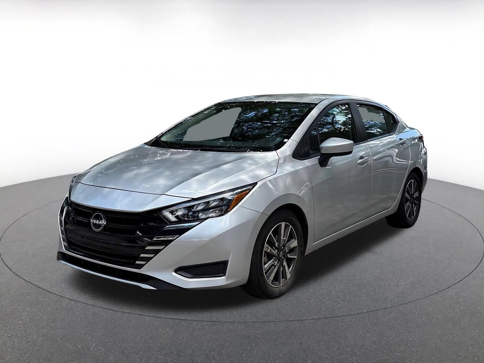 Used 2025 Nissan Versa SV FWD image 4