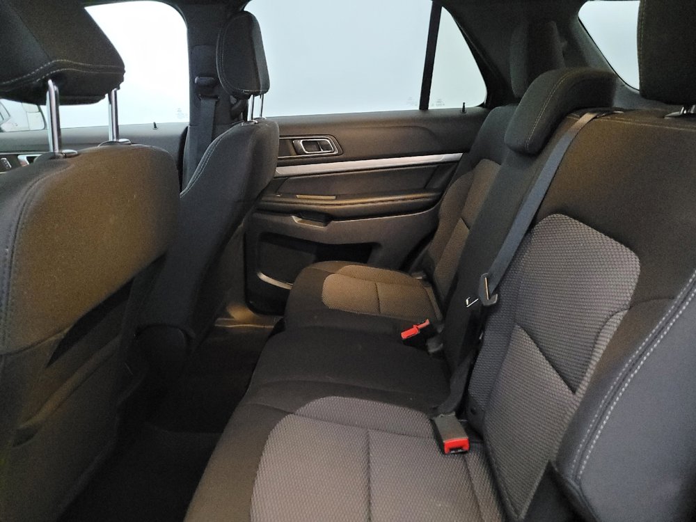 Used 2018 Ford Explorer XLT image 18