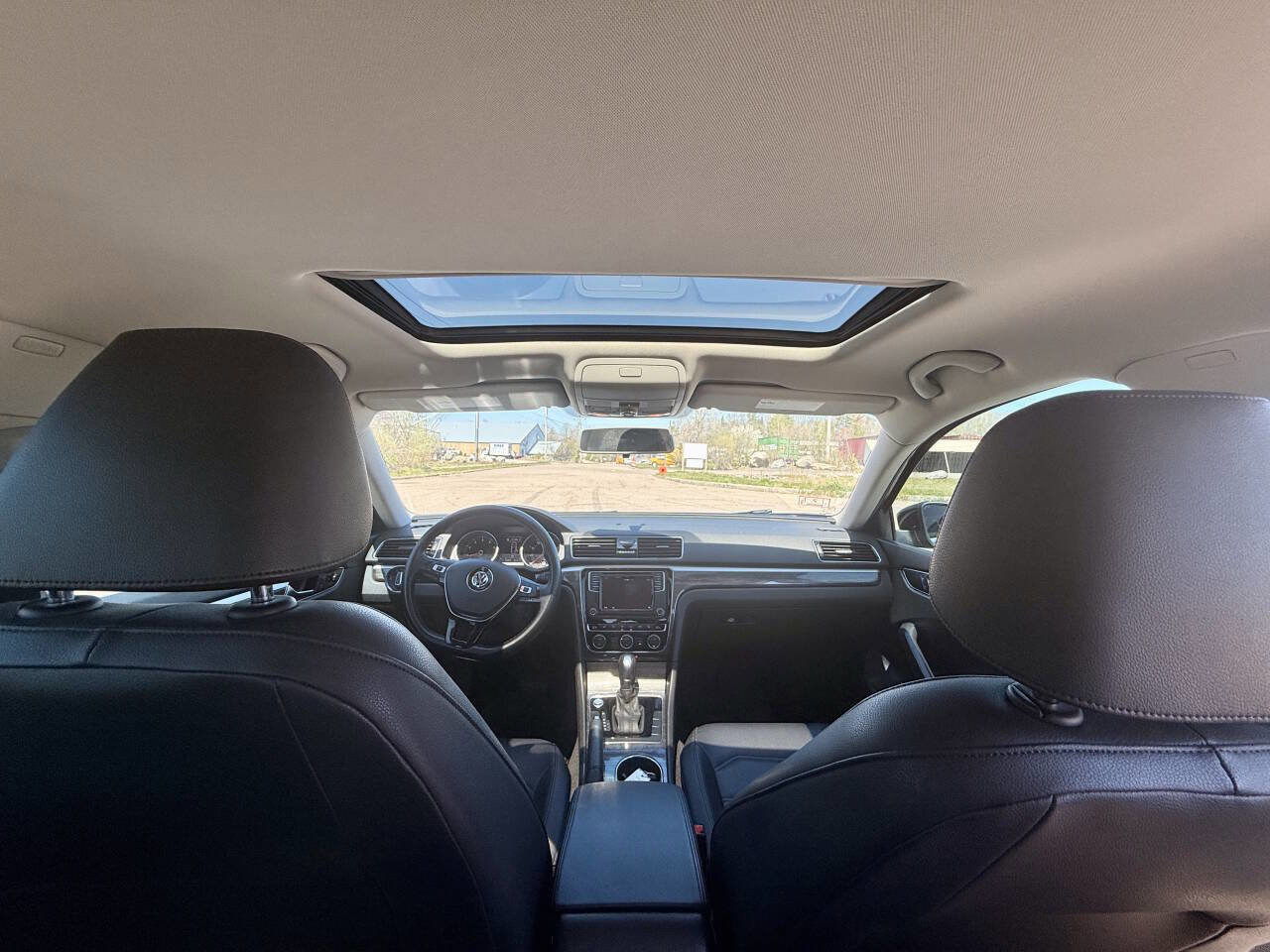 Used 2018 Volkswagen Passat 2.0T SE w/ SE Lighting Package FWD image 12