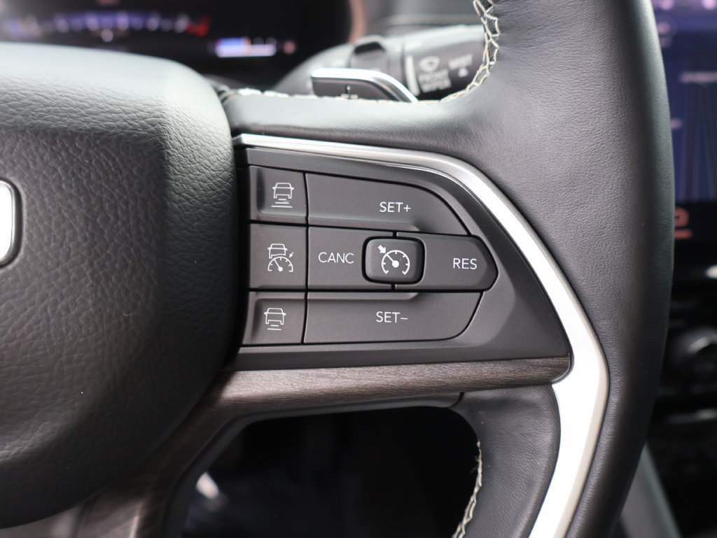 Used 2021 Jeep Grand Cherokee L Limited AWD/4WD image 29