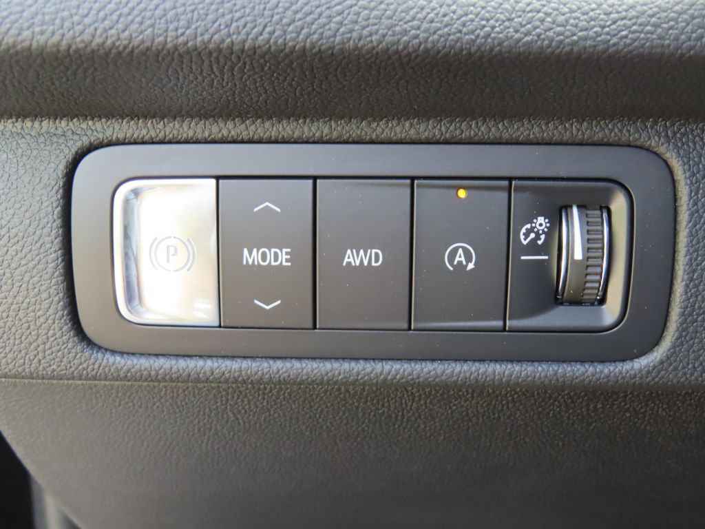 New 2026 Chevrolet Traverse RS w/ LPO, Floor Liner Package AWD/4WD image 17