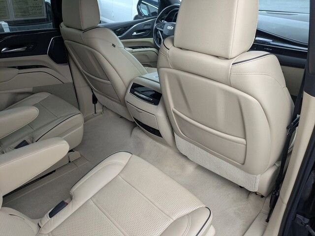 Used 2021 Cadillac Escalade Premium Luxury image 34