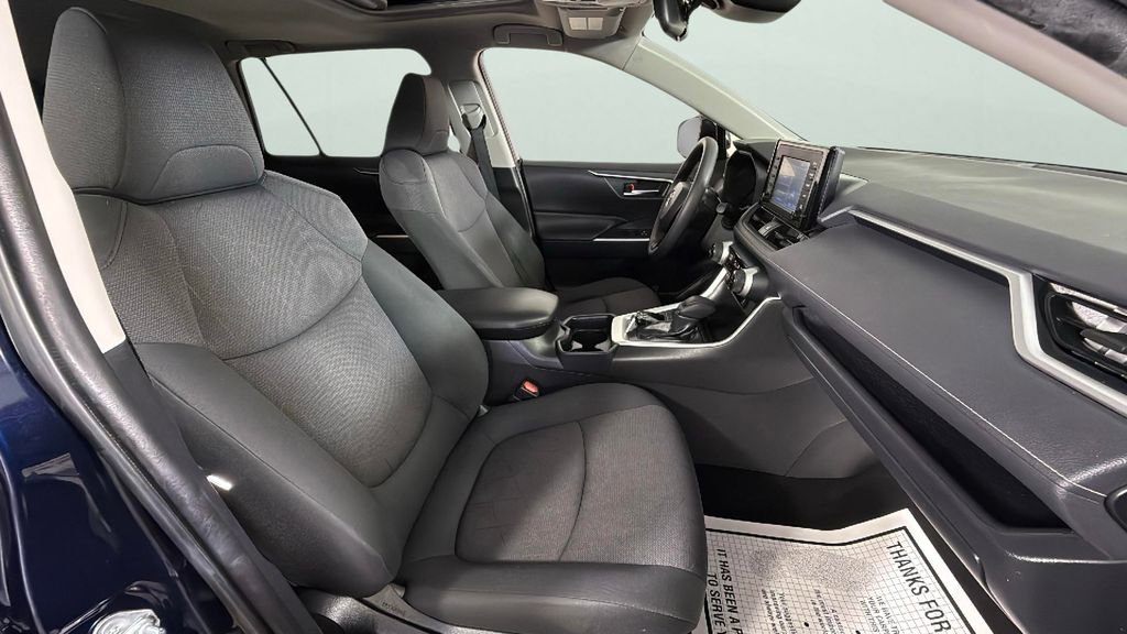 Used 2019 Toyota RAV4 XLE w/ Convenience Package FWD image 31