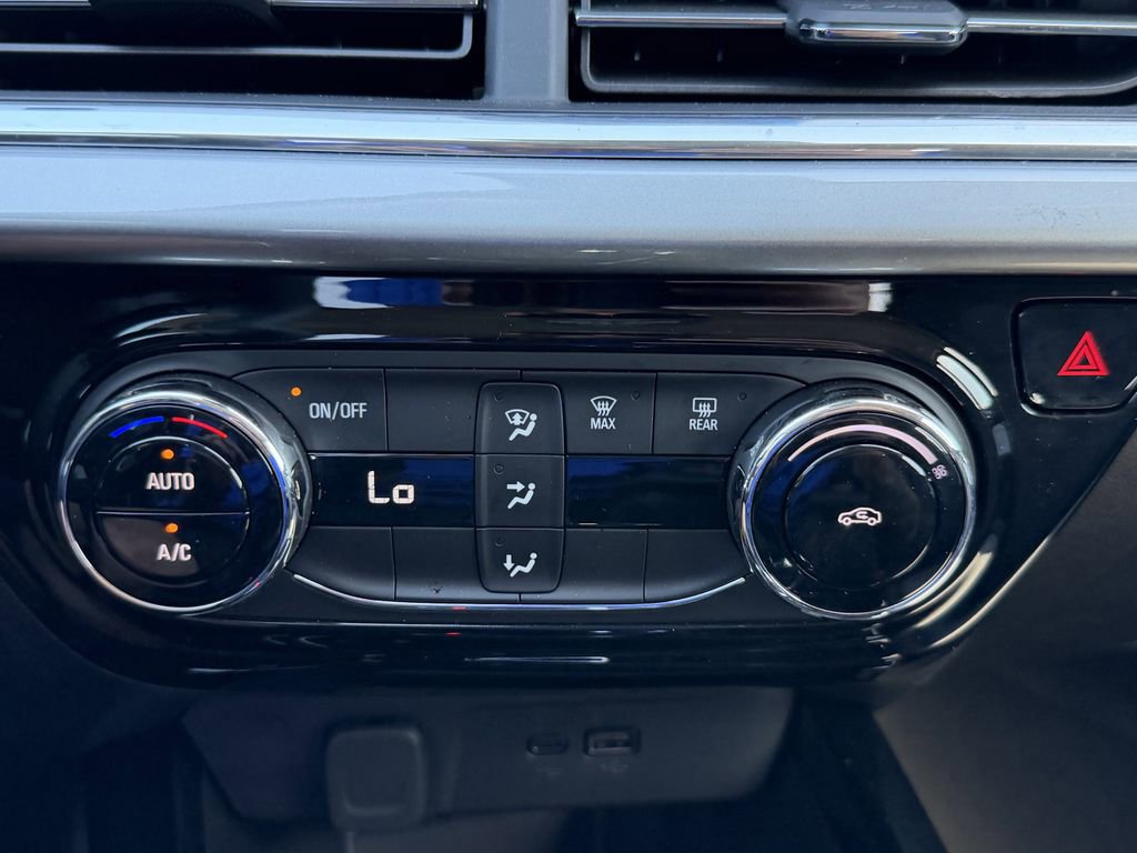 Certified 2025 Chevrolet Trax LT FWD image 24
