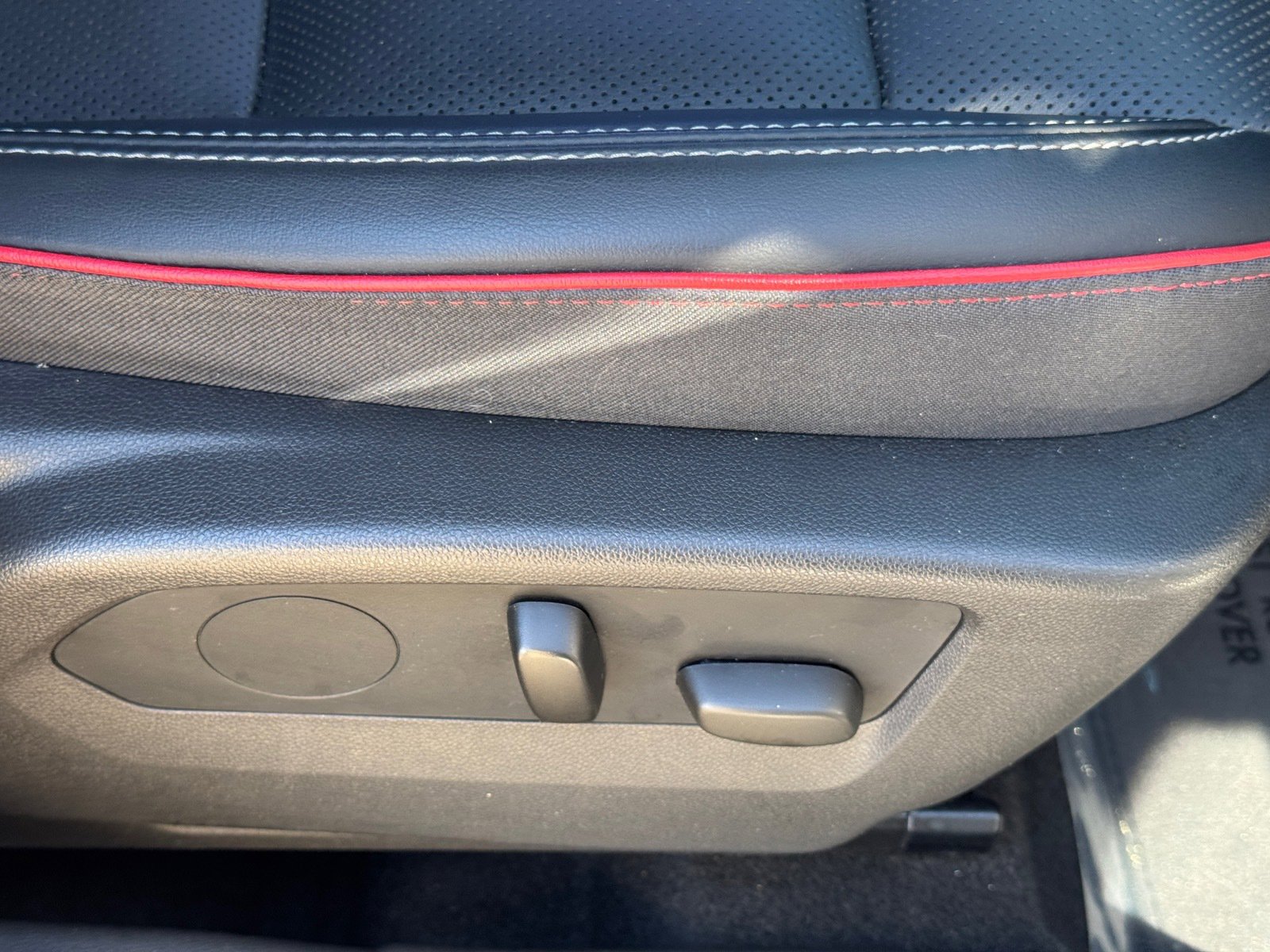 Used 2022 Buick Envision Essence w/ Technology Package II image 12